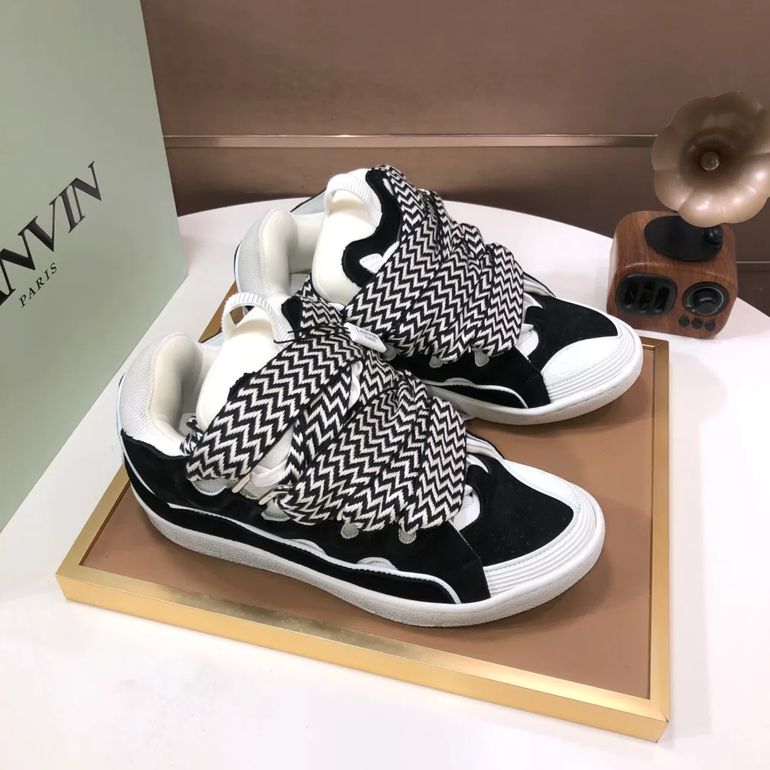 Men's men's shoes💰820💰[LANVIN] The latest lace-up fashionable casual couple sneakers, high-quality CLAY couple series‼ ️ The latest trendy products of the season 🌈Many bloggers have planted grass and purchased the original open-mold customization. The upper and outsole are sewn with mark threads without edge sealing. A variety of material splicing combination design. Very versatile for fashionable and casual wear. Comfortable on the feet. Self-recommended. Upper cowhide + cow suede + breathable mesh lining. Foot-padding cowhide. Exclusive original open-mold clear logo rubber outsole ⚠️Couple standard size 36-40 for women and 38-44 for men.